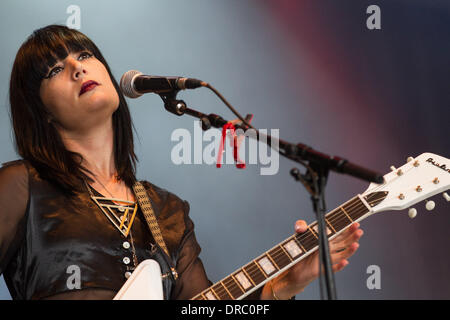 Dum Dum Girls, die live auf der Bühne beim Festival Optimus Alive - Tag1 am Passeio Maritimo Alges Lissabon, Portugal - 13.07.12 Stockfoto