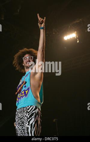 Redfoo von LMFAO, die live auf der Bühne beim Festival Optimus Alive - Tag1 am Passeio Maritimo Alges Lissabon, Portugal - 13.07.12 Stockfoto