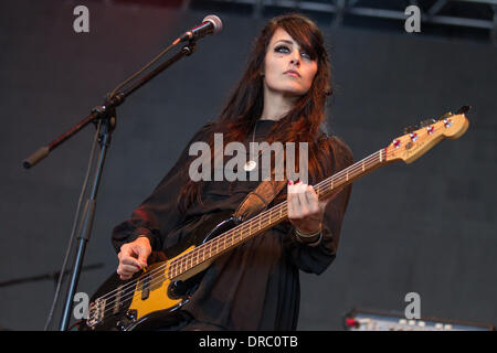 Dum Dum Girls, die live auf der Bühne beim Festival Optimus Alive - Tag1 am Passeio Maritimo Alges Lissabon, Portugal - 13.07.12 Stockfoto