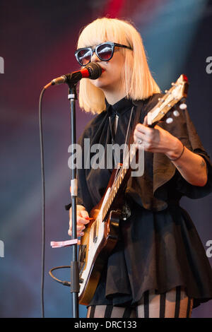 Dum Dum Girls, die live auf der Bühne beim Festival Optimus Alive - Tag1 am Passeio Maritimo Alges Lissabon, Portugal - 13.07.12 Stockfoto