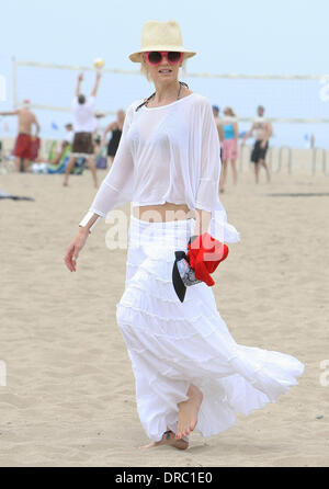 Gwen Stefani genießt den Tag am Strand von Santa Monica mit Freunden.  Los Angeles, Kalifornien - 14.07.12 Stockfoto