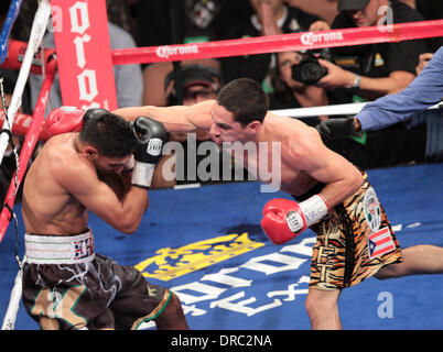 Amir Khan und Danny Garcia Amir Khan vs Danny Garcia WBC/WBA Super Lightweight und vakanten Titel im Ring Magazine Junior Weltergewicht kämpfen im Mandalay Bay Events Center in Las Vegas, Nevada - 14.07.12 Stockfoto