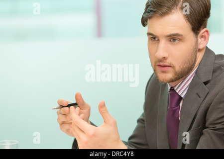 Geschäftsmann, sitzen im Büro Stockfoto