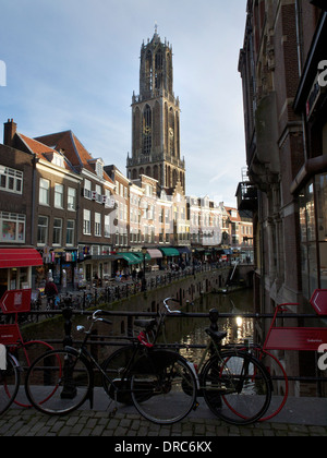 der Domtoren Turm der Kathedrale, der höchste Kirchturm in den Niederlanden dominiert das Stadtzentrum von Utrecht. Stockfoto