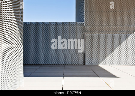 Sonnenlicht und Schatten auf moderne Gebäude Stockfoto