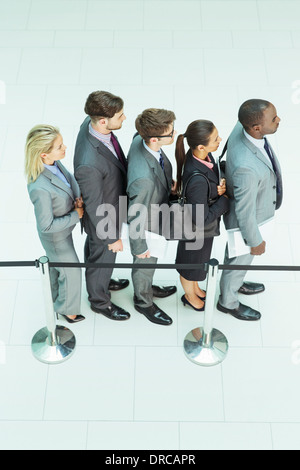 Business-Leute in der Schlange Stockfoto