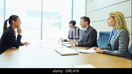 Business-Leute reden in treffen Stockfoto