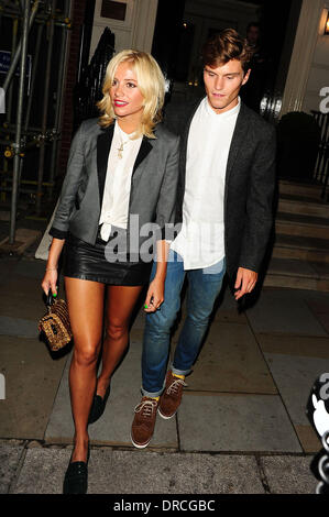 Pixie Lott und Oliver Cheshire Johnnie Walker Blue Label abends an Mortons London, England - 17.07.12 Stockfoto