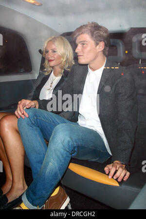 Pixie Lott und Oliver Cheshire bei der Johnnie Walker Blue Label Abendessen im Mortons. London, England - 17.07.12 Stockfoto