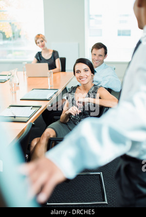 Business-Leute sitzen in treffen Stockfoto