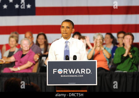 WEST PALM BEACH, FL - 19 Juli: US-Präsident Barack Obama liefert Bemerkungen an Senioren im Dorf Jahrhundert am 19. Juli 2012 in West Palm Beach, Florida. Obama ist für zwei Tage in Florida, eine entscheidende Swing State bei Präsidentschaftswahlen im November einsetzt. (Foto von Jeff Daly/WENN) Stockfoto