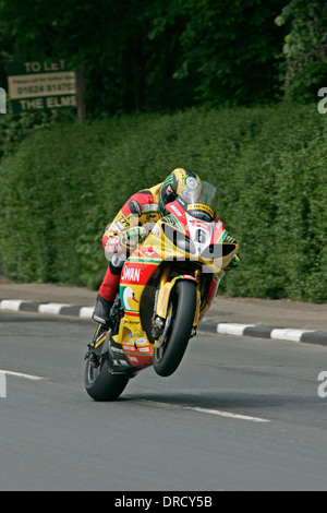 Ian Hutchinson nähert sich Ramsey in der 2012-Superbike-TT auf der Isle Of Man Stockfoto