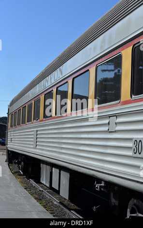 Trainer der Grand Canyon Railway warten an der Haltestelle Canyon zu trainieren. Stockfoto