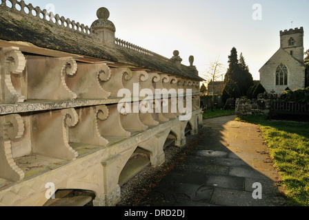 Cotswold Stone Biene Zuflucht in der Kirche Hof in Hartpury, Gloucestershire. Stockfoto