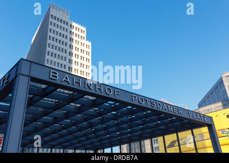 Eingangshalle des Bahnhofs Potsdamer Platz in Berlin, Deutschland Stockfoto