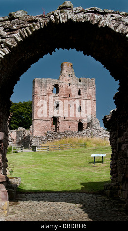 Ansicht des Bergfrieds Norham Castle einmal der gefährlichste Ort in England. Eines der Lieblingsthemen Turners. Stockfoto