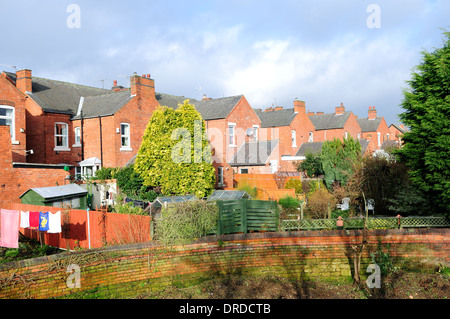 Rückansicht des terrassenförmig angelegten Housing.UK Stockfoto