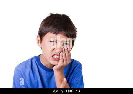 Junge mit Zahnschmerzen - auf weißem Hintergrund Stockfoto