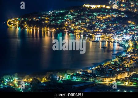 Ohrid, Mazedonien Stadt bei Nacht Stockfoto