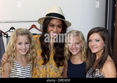 Ashley Argota, Paige Hyland, Chloe Lukasiak, Brooke Hyland KIIS 102,7 Teen Choice Awards Lounge im W Hotel - innen Los Angeles, Kalifornien - 19.07.12 s Stockfoto