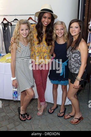 Ashley Argota, Paige Hyland, Chloe Lukasiak, Brooke Hyland KIIS 102,7 Teen Choice Awards Lounge im W Hotel - innen Los Angeles, Kalifornien - 19.07.12 s Stockfoto