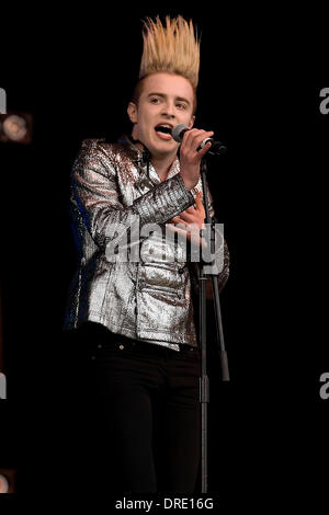 Jedward, die live auf der Show von Glasgow Glasgow Green Glasgow, Schottland - 22.07.12 Stockfoto