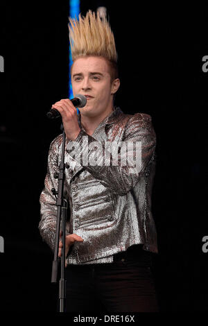 Jedward, die live auf der Show von Glasgow Glasgow Green Glasgow, Schottland - 22.07.12 Stockfoto