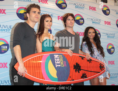 Nina Dobrev, Ian Somerhalder, Paul Wesley und Kat Graham die 2012 Teen Choice Awards statt im Gibson Amphitheater - Press Room Universal City, Kalifornien - 22.07.12 wo: Kalifornien, USA bei: 22. Juli 2012 Stockfoto