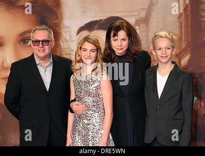 Regisseur Brian S. Percival mit seinen Schauspielern Sophie Nelisse, Emily Watson Und Nico Liersch bei der Premiere des Films "The Book Thief" am 23. Januar 2014 im Zoo-Palast, Berlin. Stockfoto