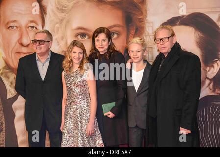 Regisseur Brian S. Percival, Schauspieler Sophie Nelisse, Emily Watson, Nico Liersch und Ben Becker bei der Premiere des Films "The Book Thief" am 23. Januar 2014 im Zoo-Palast, Berlin. Stockfoto