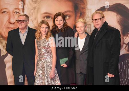 Regisseur Brian S. Percival, Schauspieler Sophie Nelisse, Emily Watson, Nico Liersch und Ben Becker bei der Premiere des Films "The Book Thief" am 23. Januar 2014 im Zoo-Palast, Berlin. Stockfoto