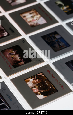 Ein Detail der alten Familienfotos auf Transparenz vom 35mm-Dias aus den 1960er Jahren genommen. Stockfoto