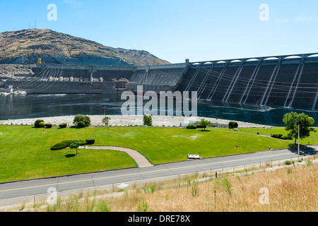 Grand Coulee Dam, am Columbia River, Washington State, USA.  Von der Westseite gesehen. Stockfoto