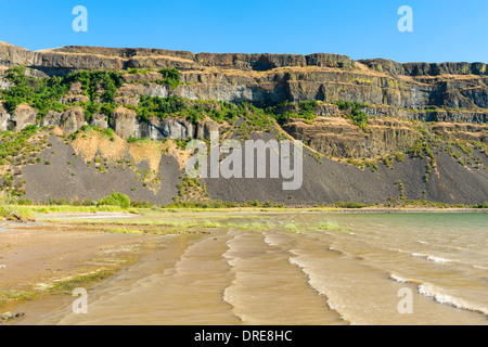 Klippen und Ufer des Banken-See, Steamboat Rock State Park, US-Bundesstaat Washington, USA Stockfoto