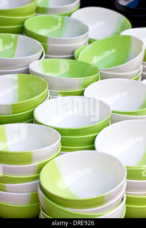 Viele Schalen stapelbar. Stockfoto