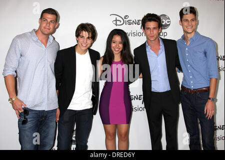 Greg Finley, Michael Grant, Cierra Ramirez, Daren Kagasoff und Ken Baumann 2012 TCA Summer Press Tour - Disney-ABC Television Group Party statt bei The Beverly Hilton Hotel Beverly Hills, Kalifornien - 27.07.12 Stockfoto