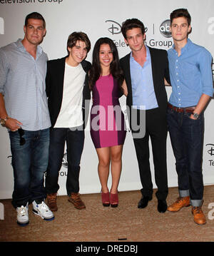 Greg Finley, Michael Grant, Cierra Ramirez, Daren Kagasoff und Ken Baumann 2012 TCA Summer Press Tour - Disney-ABC Television Group Party statt bei The Beverly Hilton Hotel Beverly Hills, Kalifornien - 27.07.12 Stockfoto