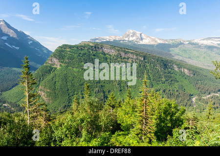 Blick vom "The Loop" unterwegs "Going to the Sun" (Baujahr 1921-1932), Glacier National Park, Montana, USA. Stockfoto