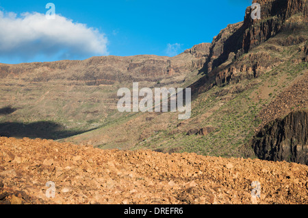 Die Felsen Lawine Kaution bei Arteara, Barranco de Fataga, Gran Canaria, die eine große Guanchen (Ureinwohner) Grabstätte enthält Stockfoto