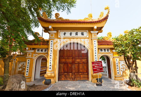 Toren von Tran Quoc Pagode (1639). Hanoi, Vietnam Stockfoto
