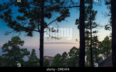 Zeigen Sie bei Sonnenuntergang von der Stadt Los Canarios über Volcan San Antonio im Süden La Palma, in Richtung der Insel El Hierro an Stockfoto