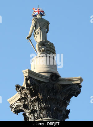 Einige der berühmtesten Bewohner Trafalgar Square, Sir Henry Havelock, König George IV, Charles James Napier und Admiral Lord Nelson gegeben wurde, einer Verjüngungskur mit neu erstellten maßgeschneiderte Kopfbedeckungen ab heute im Rahmen der Hatwalk im Auftrag des Mayor of London. Admiral Lord Nelson Hut ist Lock & Co London, England - 30.07.12 Stockfoto