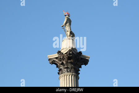 Einige der berühmtesten Bewohner Trafalgar Square, Sir Henry Havelock, König George IV, Charles James Napier und Admiral Lord Nelson gegeben wurde, einer Verjüngungskur mit neu erstellten maßgeschneiderte Kopfbedeckungen ab heute im Rahmen der Hatwalk im Auftrag des Mayor of London. Admiral Lord Nelson Hut ist Lock & Co London, England - 30.07.12 Stockfoto