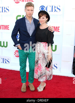 Barrett Foa und Renee Felice Smith CBS Showtime-CW-Sommer 2012-Presse-Tour im Beverly Hilton Hotel - Ankunft Los Angeles, Kalifornien - 29.07.12 Stockfoto