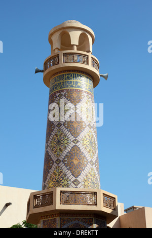 Minarett der Moschee in Katara Cultural Village in Doha, Katar, Nahost Stockfoto