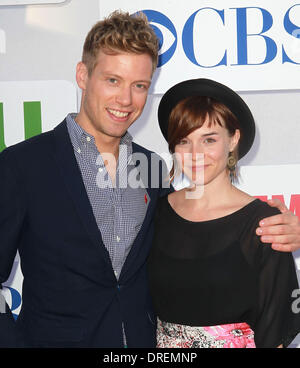 Barrett Foa und Renee Felice Smith CBS Showtime-CW-Sommer 2012-Presse-Tour im Beverly Hilton Hotel - Ankunft Los Angeles, Kalifornien - 29.07.12 Stockfoto