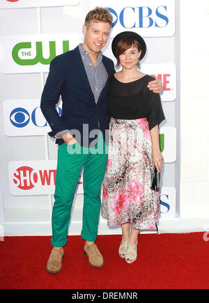 Barrett Foa und Renee Felice Smith CBS Showtime-CW-Sommer 2012-Presse-Tour im Beverly Hilton Hotel - Ankunft Los Angeles, Kalifornien - 29.07.12 Stockfoto