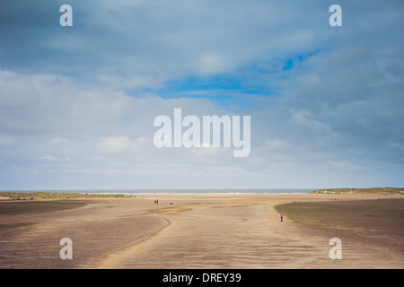 Die berühmten weit geschwungenen Sandstrand am Holkham, North Norfolk, UK Stockfoto