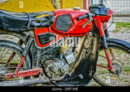 Nahaufnahme von einem alten Kreidler Florett Motorrad. Foto von HDR Stockfoto