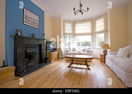 Wohnzimmer im viktorianischen Haus mit großen Marmor-Kamin Stockfoto